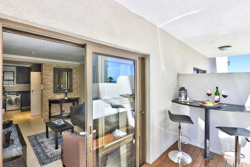 Apartment Bay Point On Beach Rd In Mouille Point Cape Town