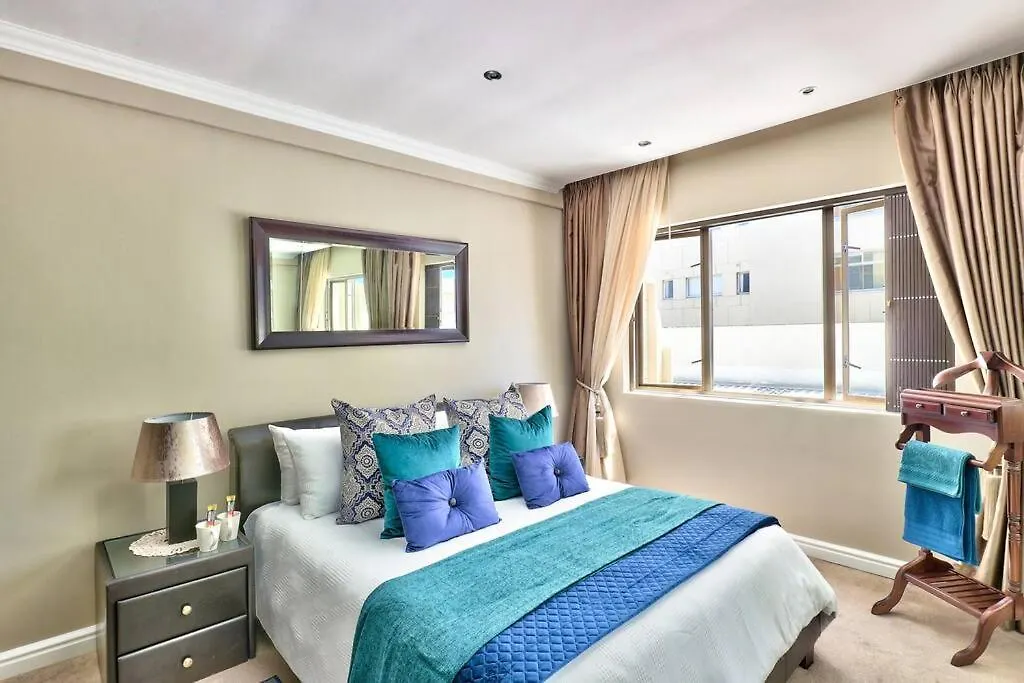 Apartment Bay Point On Beach Rd In Mouille Point Cape Town