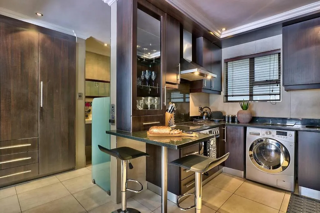 Bay Point On Beach Rd In Mouille Point Cape Town Apartment